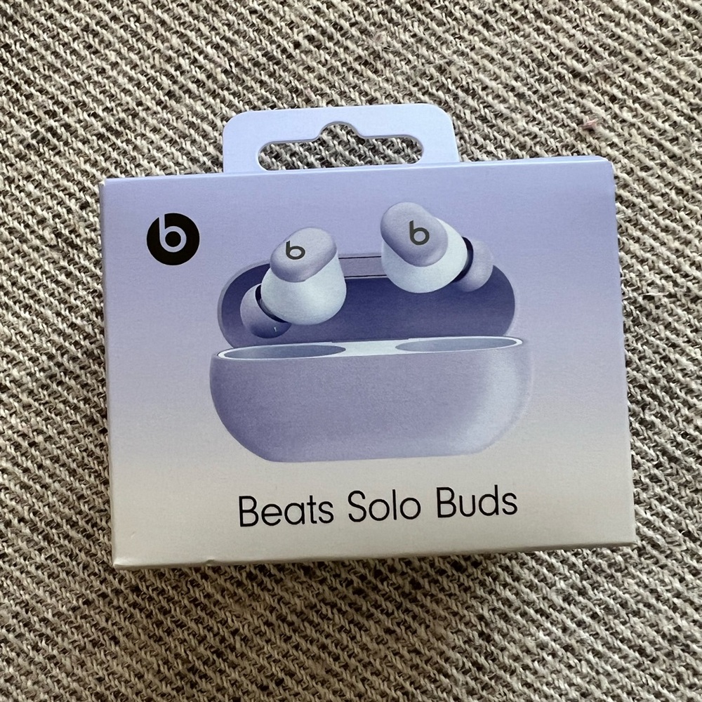 Beats Solo Wireless Ear Buds NWT in Arctic Purple